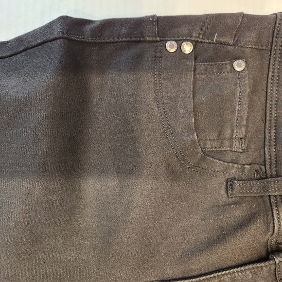Nwt Guess jeans. Beyla curvy midrise skinny in black wash - Picture 5 of 5